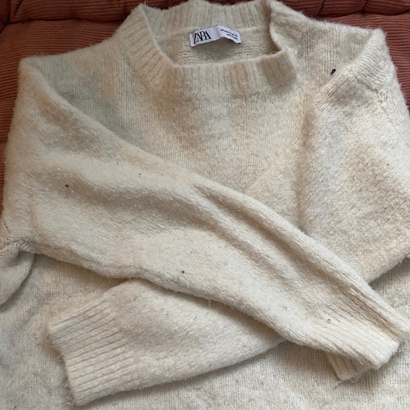 Cozy off white ZARA sweater - Picture 1 of 3